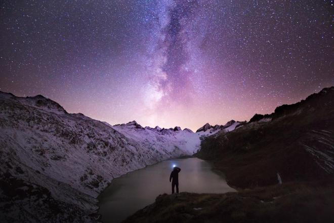 A picture of the mountains and the milky way